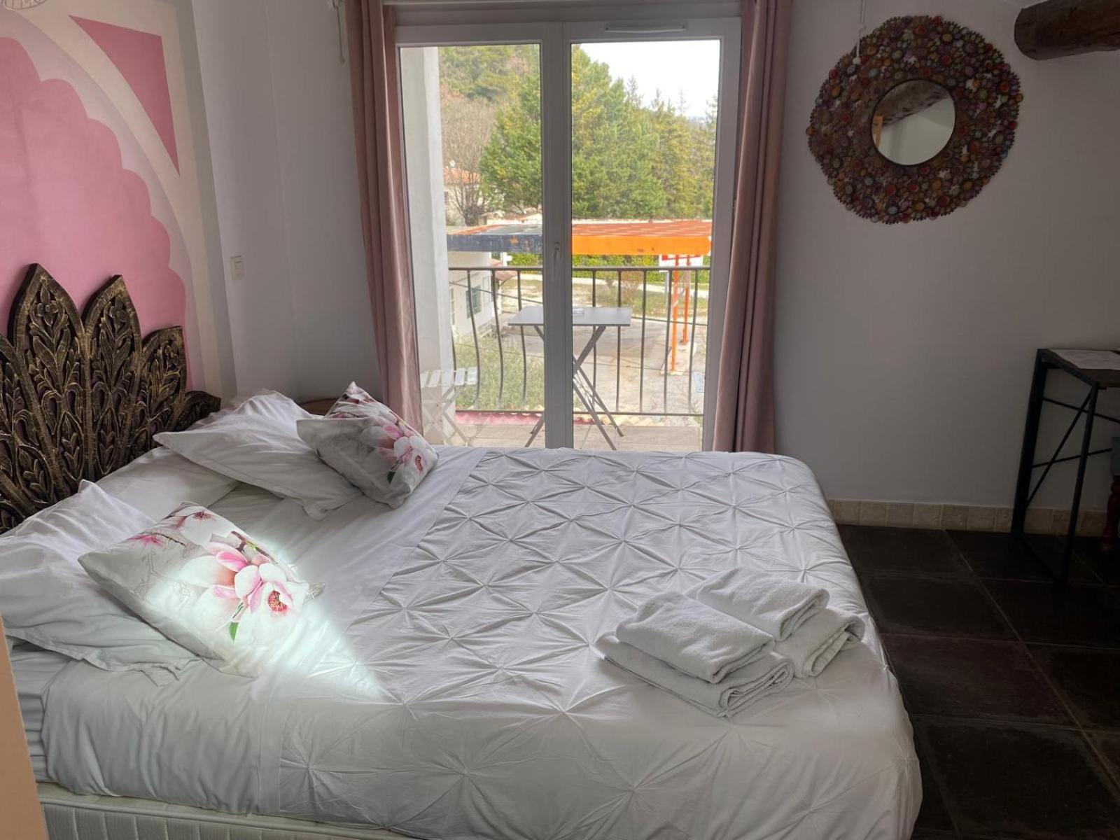 Auberge Les Galets Peyruis Bagian luar foto
