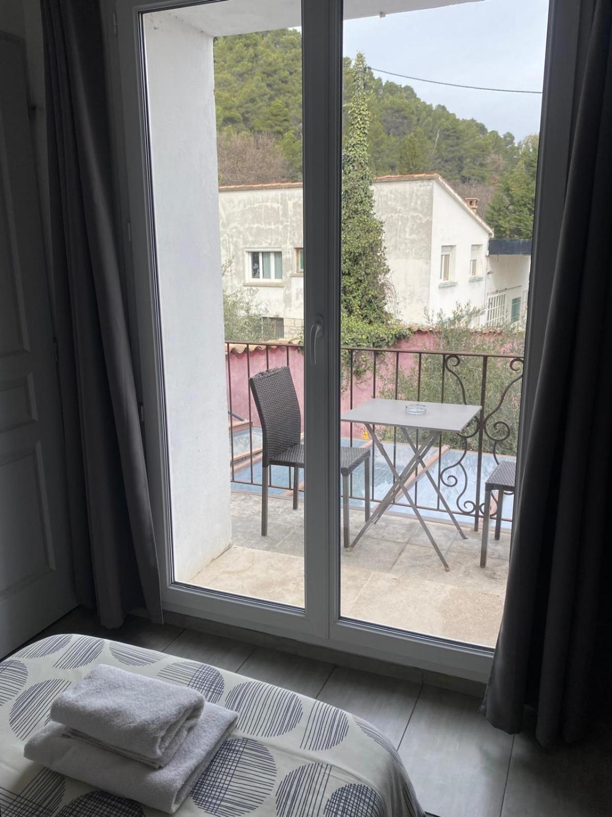 Auberge Les Galets Peyruis Bagian luar foto