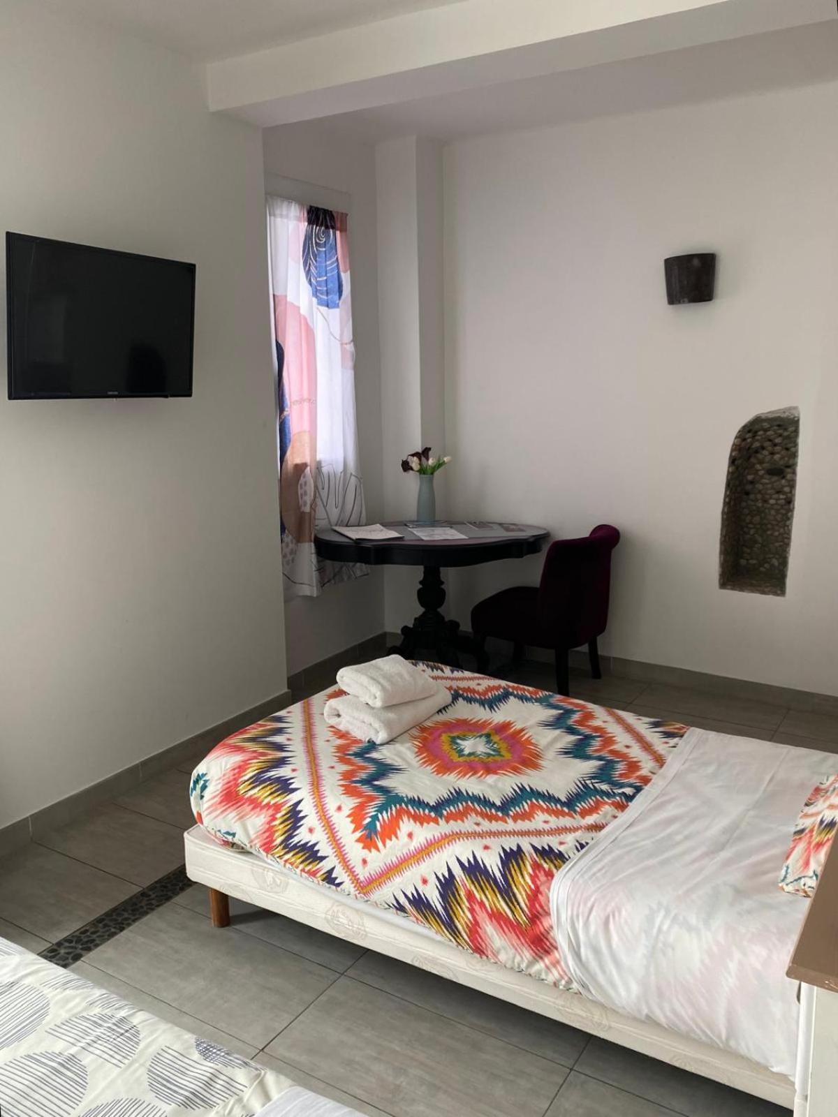Auberge Les Galets Peyruis Bagian luar foto