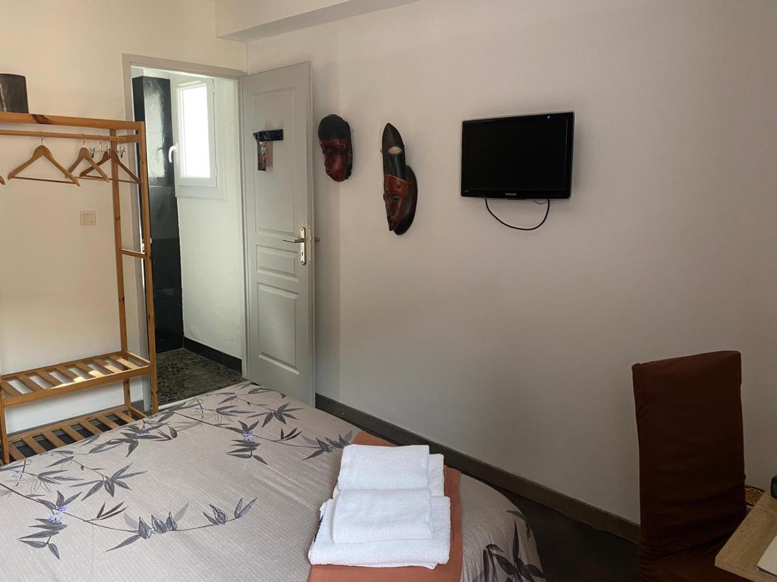 Auberge Les Galets Peyruis Bagian luar foto