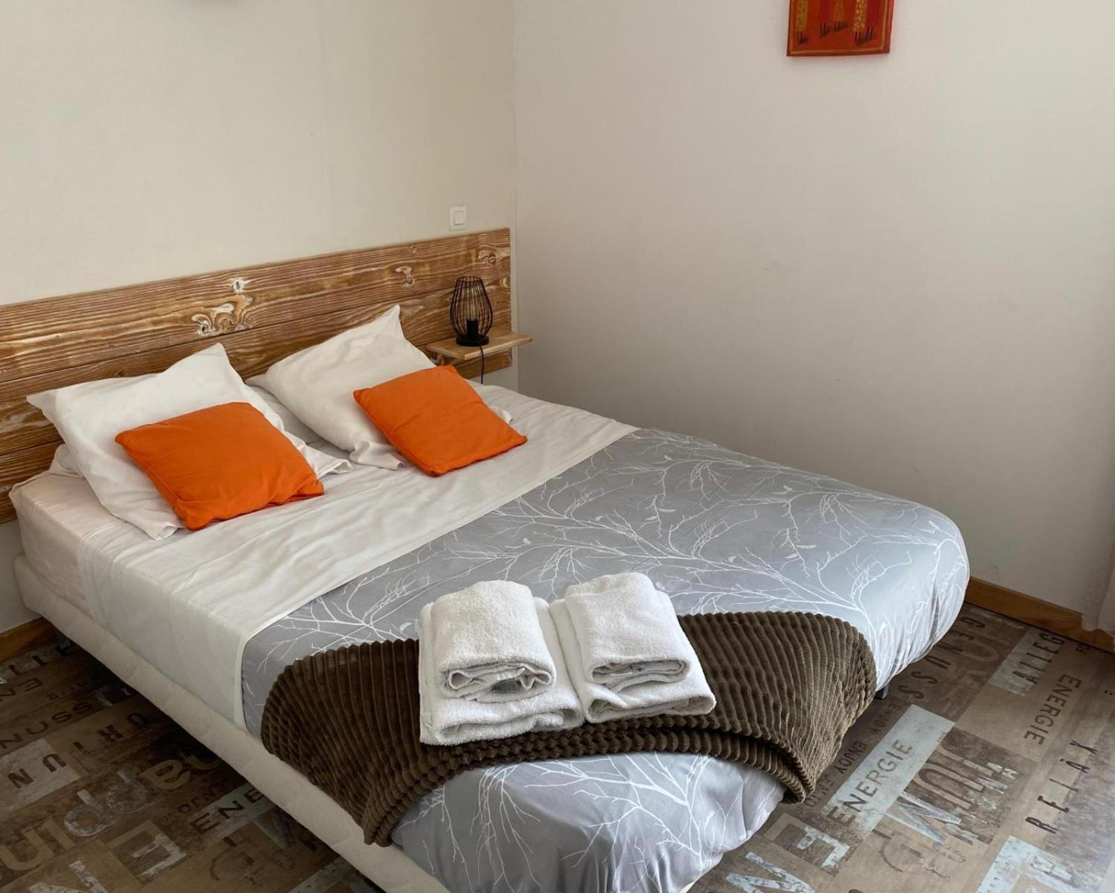 Auberge Les Galets Peyruis Bagian luar foto