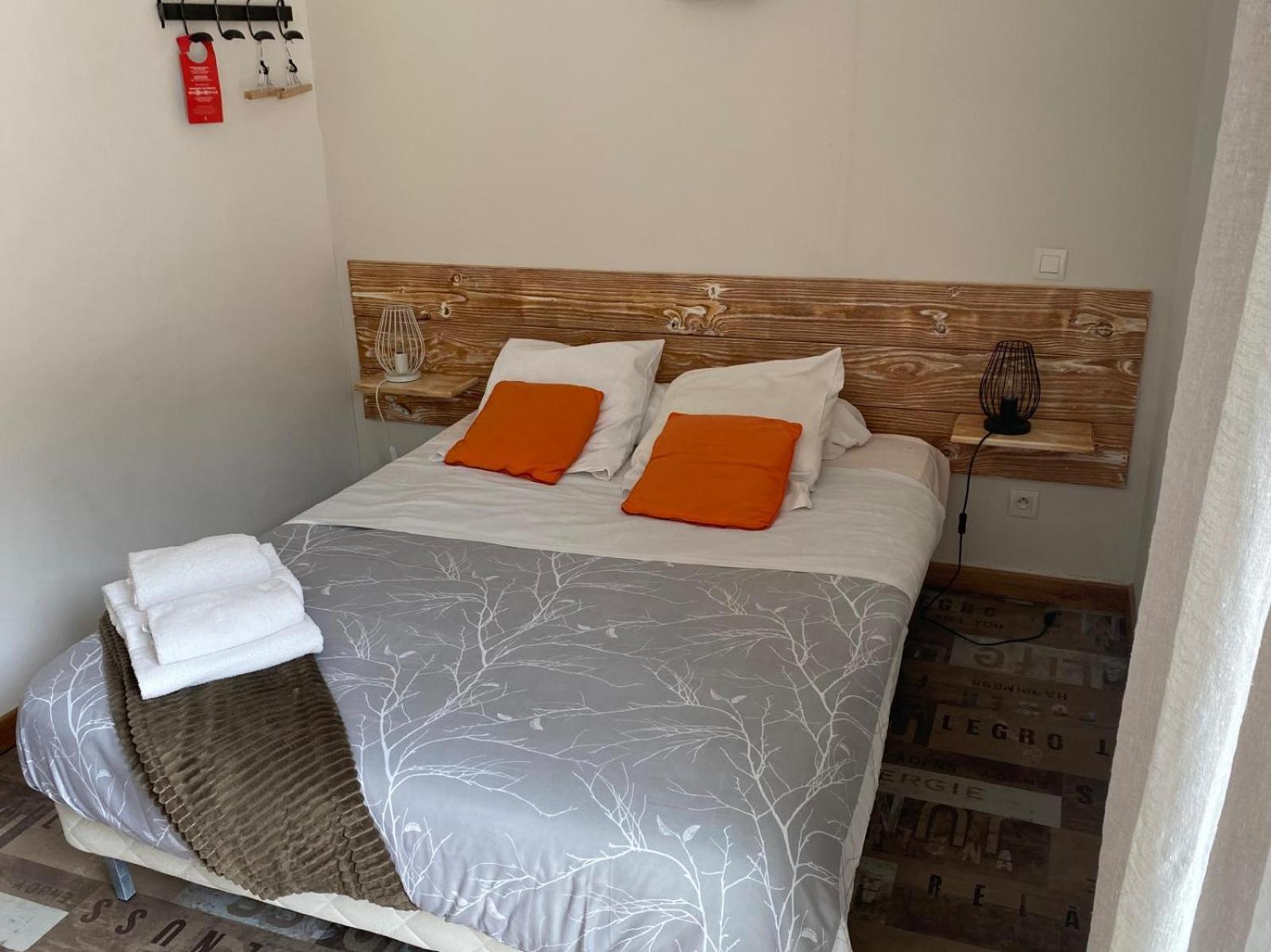 Auberge Les Galets Peyruis Bagian luar foto