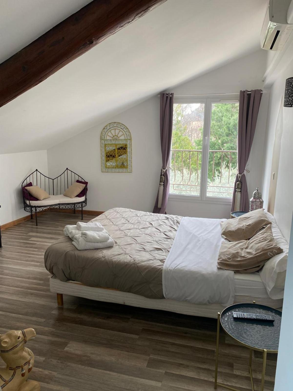 Auberge Les Galets Peyruis Bagian luar foto