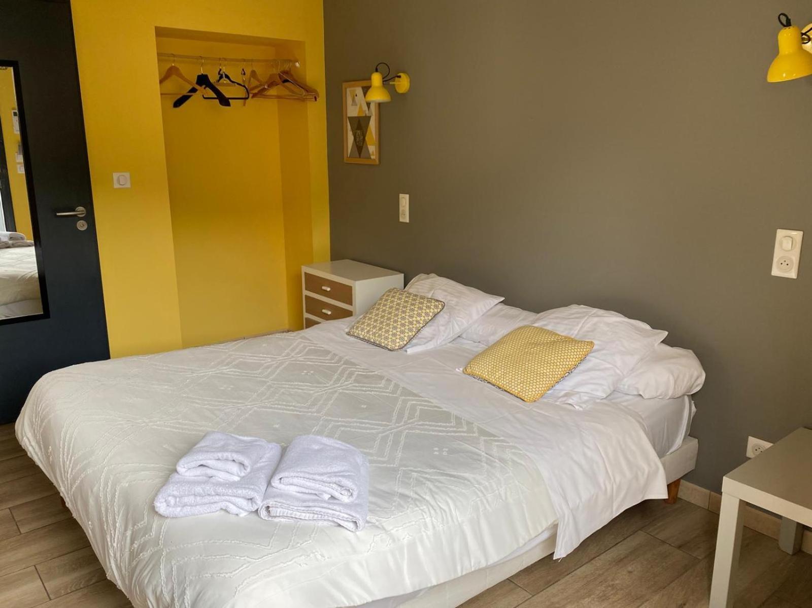 Auberge Les Galets Peyruis Bagian luar foto